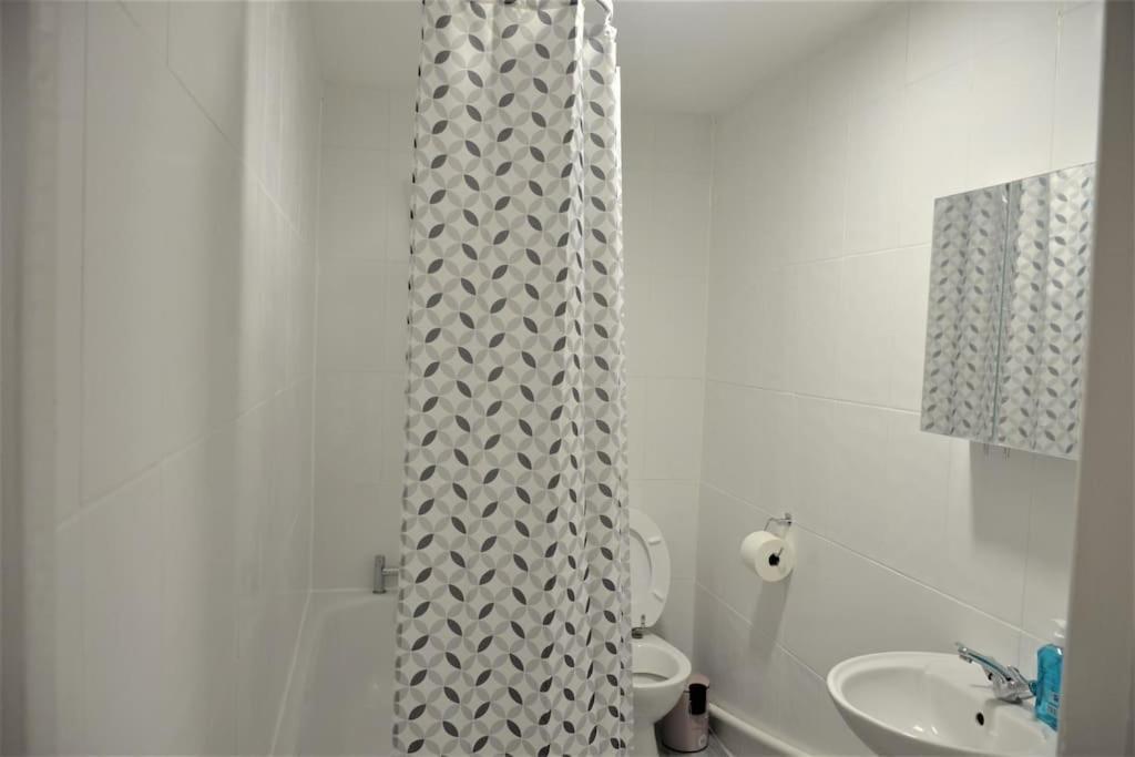 London 4 Bedroom House エクステリア 写真