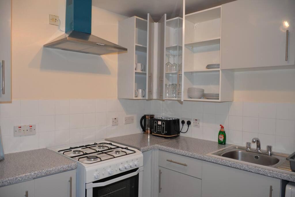 London 4 Bedroom House エクステリア 写真