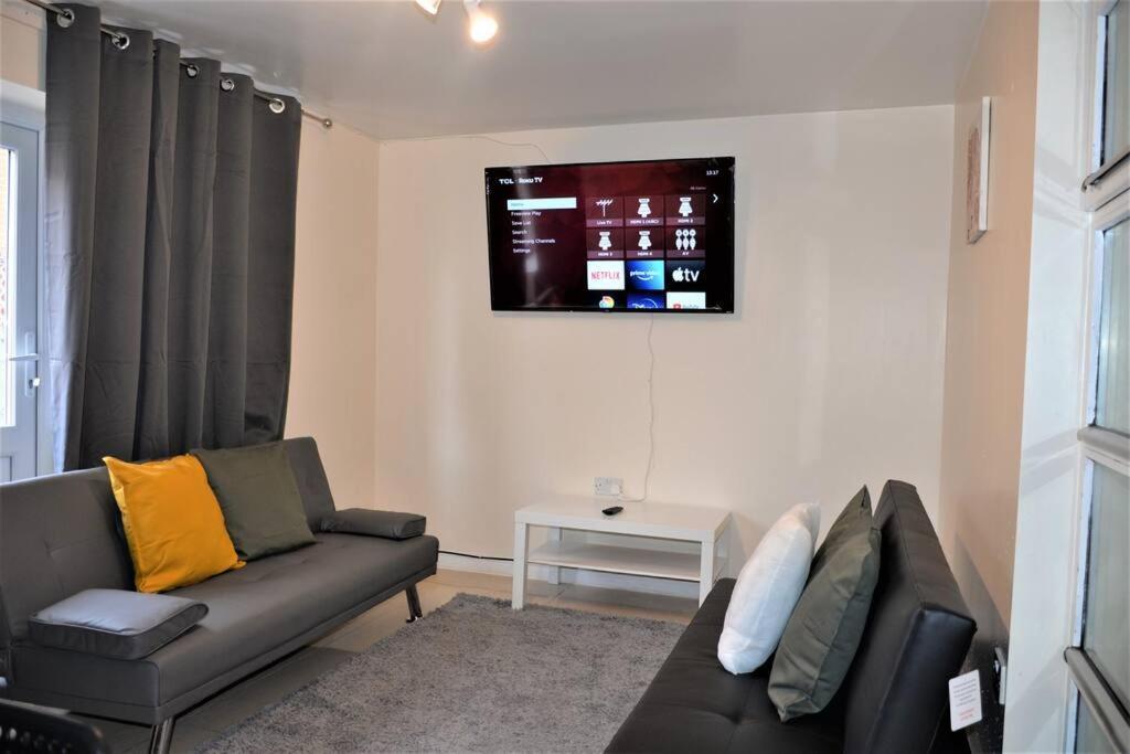 London 4 Bedroom House エクステリア 写真