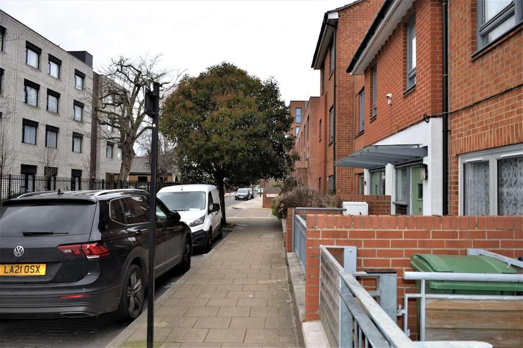 London 4 Bedroom House エクステリア 写真