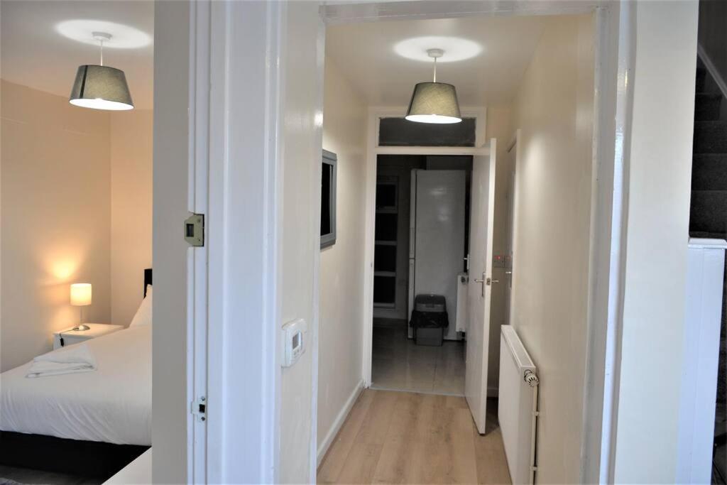 London 4 Bedroom House エクステリア 写真