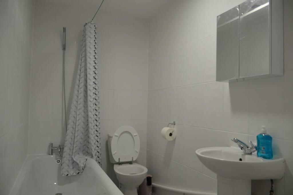 London 4 Bedroom House エクステリア 写真